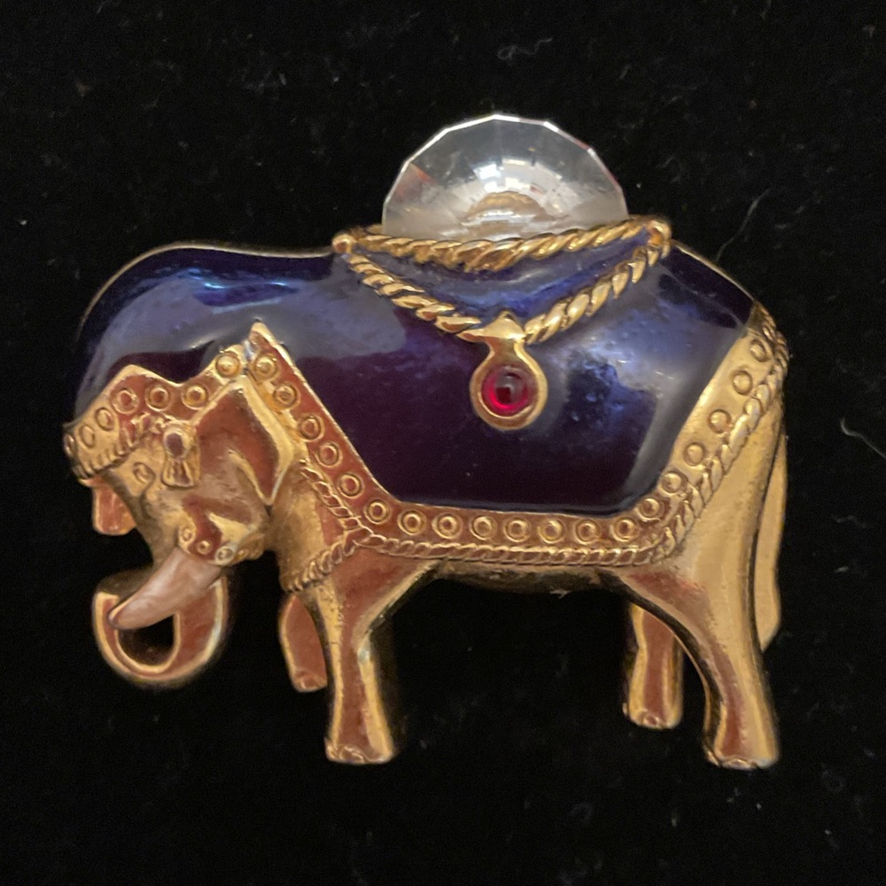 #32 Vintage Elephant Brooch